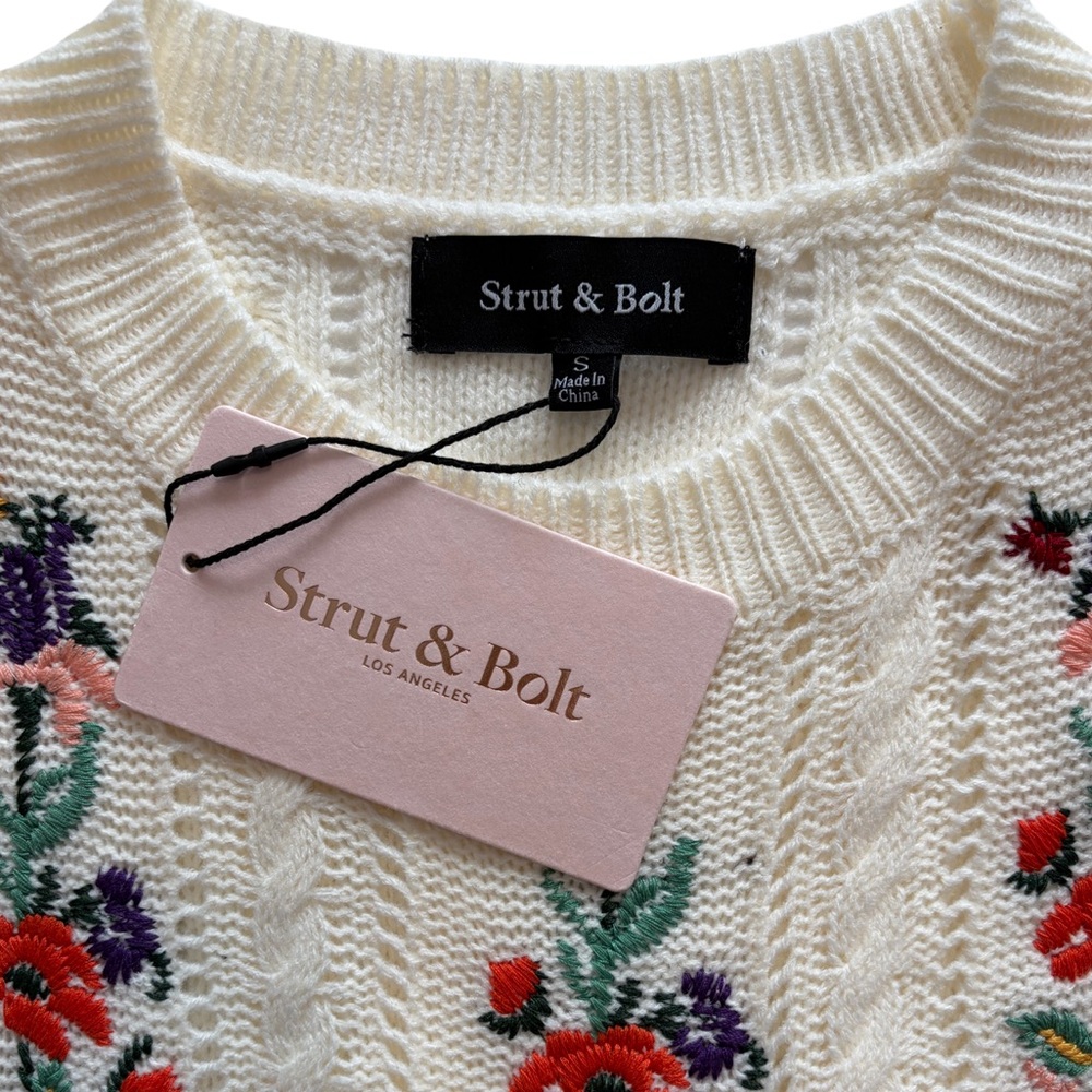 Strut & Bolt Cream Floral Short Sleeve Sweater Size S - Picture 8 of 8